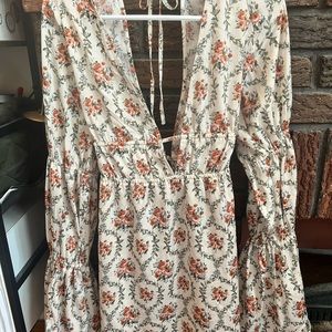 NWOT WeWoreWhat Floral Print Cream Mini Dress with Bell Sleeves Size L